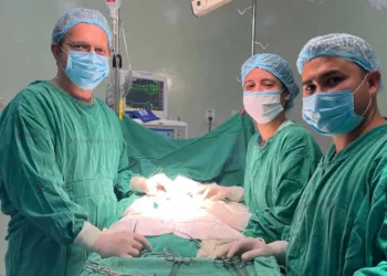 Criança de apenas 22 dias de vida passa por cirurgia rara no Acre