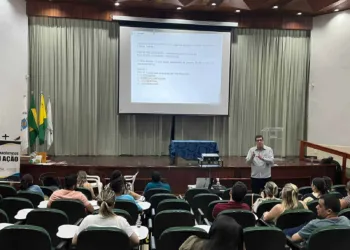 Professor e Dr Adriano Falvo referência em farmacologia no país ministra curso no Acre