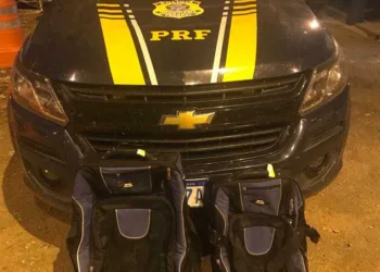 Homem é preso com 12 quilos de droga escondidos em fundos falsos de malas em Rio Branco