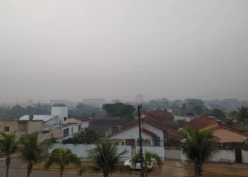 Cortina de fumaça é reflexo das queimadas no Acre