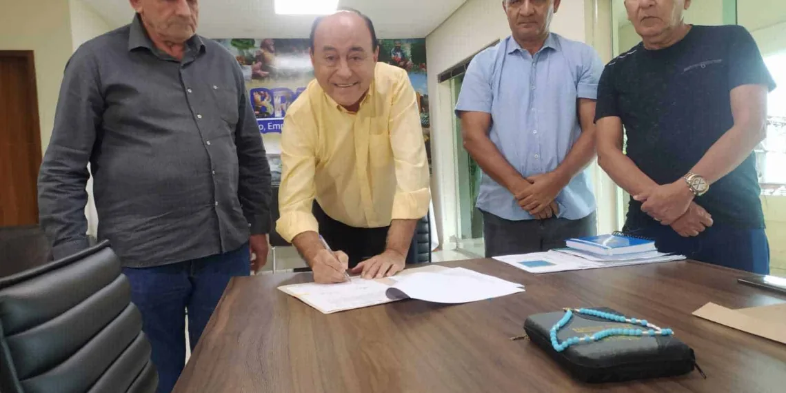 Tião Bocalom, assinou nesta quinta-feira, 29, um contrato de R$ 5 milhões