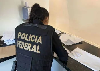 Polícia Federal faz operação para apurar ligação de candidato com facção criminosa em Cruzeiro do Sul