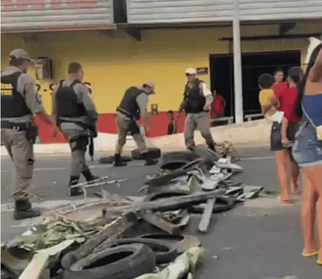 Detentos fazem greve de fome por melhorias nos presídios do AC; Em Cruzeiro do Sul familiares também fazem ato 1 Detentos fazem greve de fome por melhorias nos presídios do AC; Em Cruzeiro do Sul familiares também fazem ato