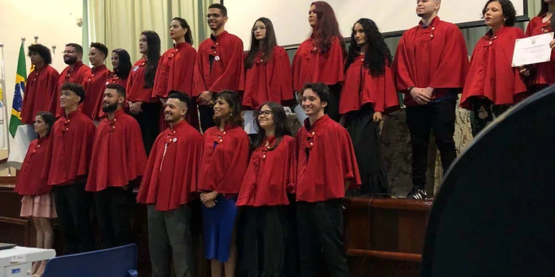 Membros da Academia Juvenil Acreana de Letras. Imagem: Rafaella Rodrigues