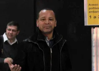 Pai de Neymar sofre acidente em Paris e é levado às pressas para hospital, diz site