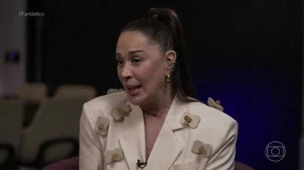 Claudia Raia não fica quieta e rebate críticas sobre estar grávida aos 55 anos: "Ah, pelo amor de Deus"