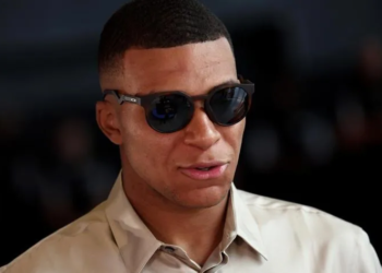 Para 'barrar' Neymar, Mbappé teria pedido a contratação de três atacantes ao PSG