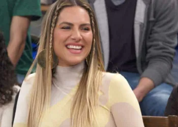 Giovanna Ewbank deixa Bless de castigo por gastar mil reais em jogos de celular