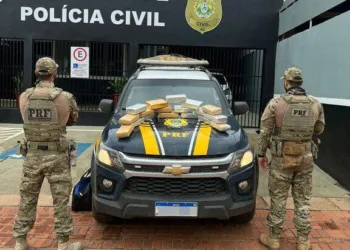 PRF apreende 20 quilos de droga que era transportada em táxi, em Senador Guiomard