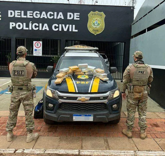 PRF apreende 20 quilos de droga que era transportada em táxi, em Senador Guiomard