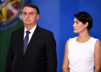 Michelle Bolsonaro sai em defesa de Bolsonaro: “Ele tem essa mania de falar 'pintar um clima’”