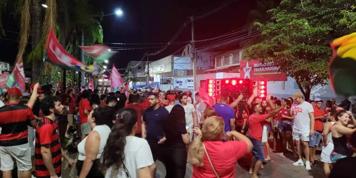 Em vitória histórica de Lula, militância do PT no Acre vai às ruas
