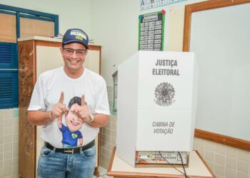 Gladson Cameli vota em Cruzeiro do Sul (Foto: Ascom)