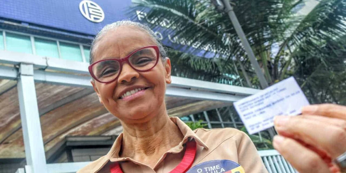 Candidata a deputada federal, acreana Marina Silva vota em São Paulo