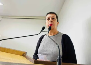 Artista que transformou luta contra câncer de mama em espetáculo defende investimentos em cultura na Câmara de Rio Branco