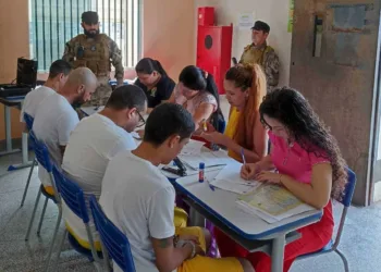 Reeducandos da penitenciária Manoel Neri em Cruzeiro do Sul participam de mutirão para retirada do RG