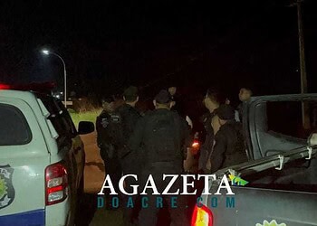 Criminosos invadem casa de policial, rendem família e roubam arma de fogo