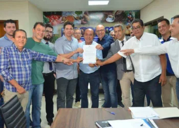 Bocalom assina Projeto de Lei que institui licenciamento urbanístico em Rio Branco
