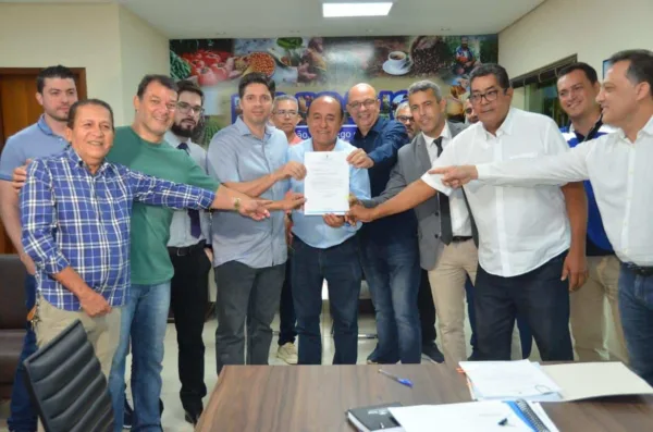 Bocalom assina Projeto de Lei que institui licenciamento urbanístico em Rio Branco