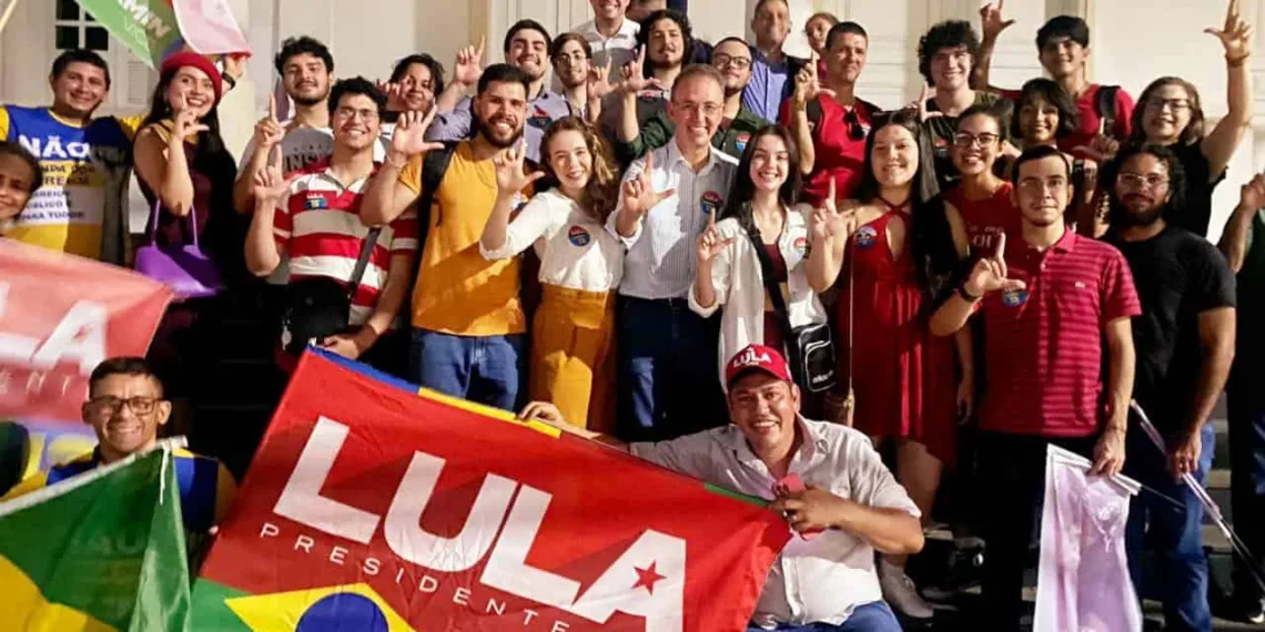 Em manifesto em frente ao Fórum Rio Branco, juristas, advogados e estudantes de Direito Acre declaram apoio a Lula