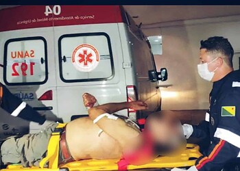 Vítima estava atravessando a Avenida e não percebeu que o motociclista estava próximo, quando aconteceu a batida.