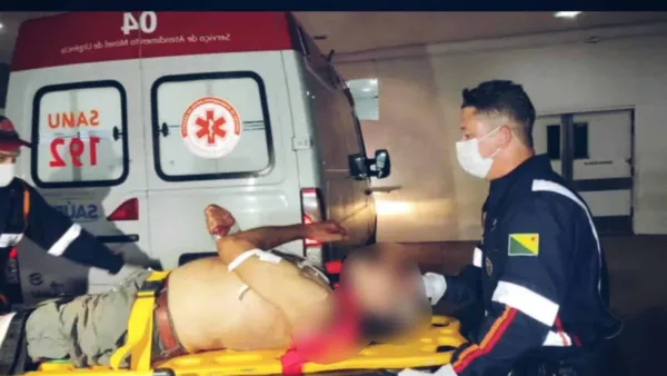 Idoso de 80 anos bate a cabeça no asfalto e fica em estado grave após ser atropelado na Antônio da Rocha Viana