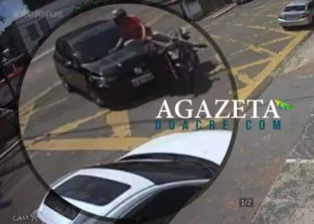 Em Rio Branco, motorista faz conversão proíbida e deixa motociclista ferido após batida