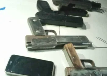 Grupo suspeito de invadir casa de policial militar é preso quando tentava sair do Bujari