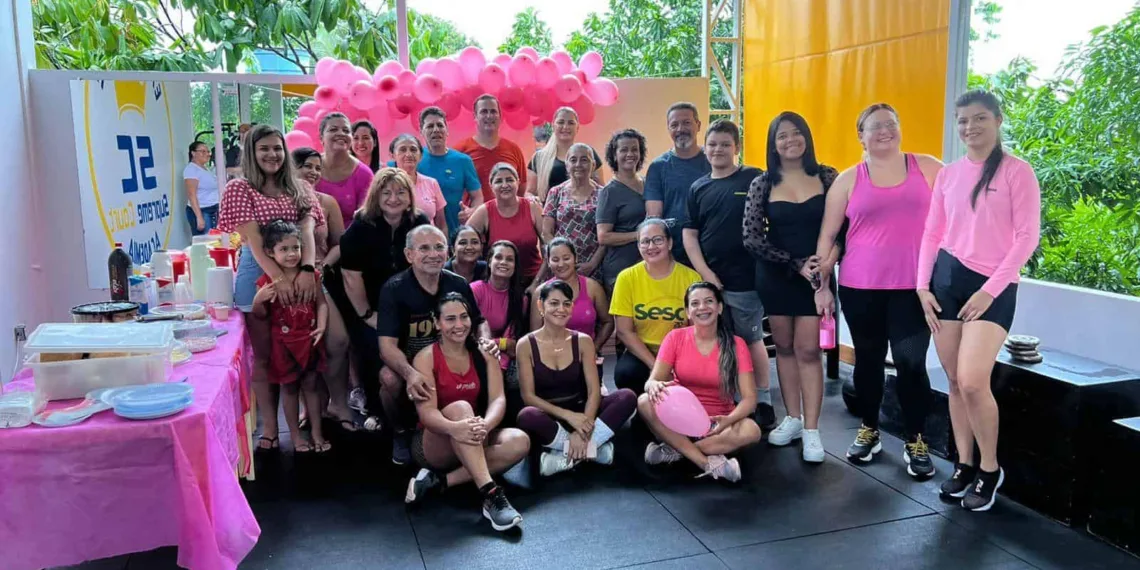 Alunos pariticiparam de atividade em alusão ao Outubro Rosa