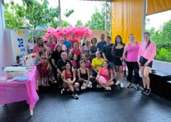 Alunos pariticiparam de atividade em alusão ao Outubro Rosa