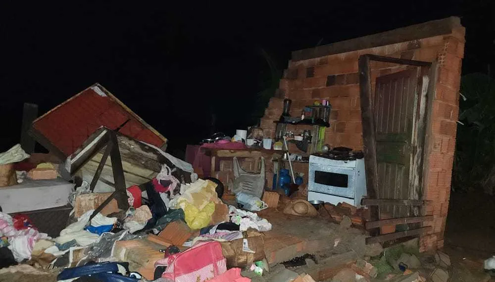 Em Rio Branco, família de bebê que morreu durante vendaval pede ajuda para construção de uma nova casa