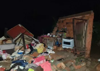 Em Rio Branco, família de bebê que morreu durante vendaval pede ajuda para construção de uma nova casa