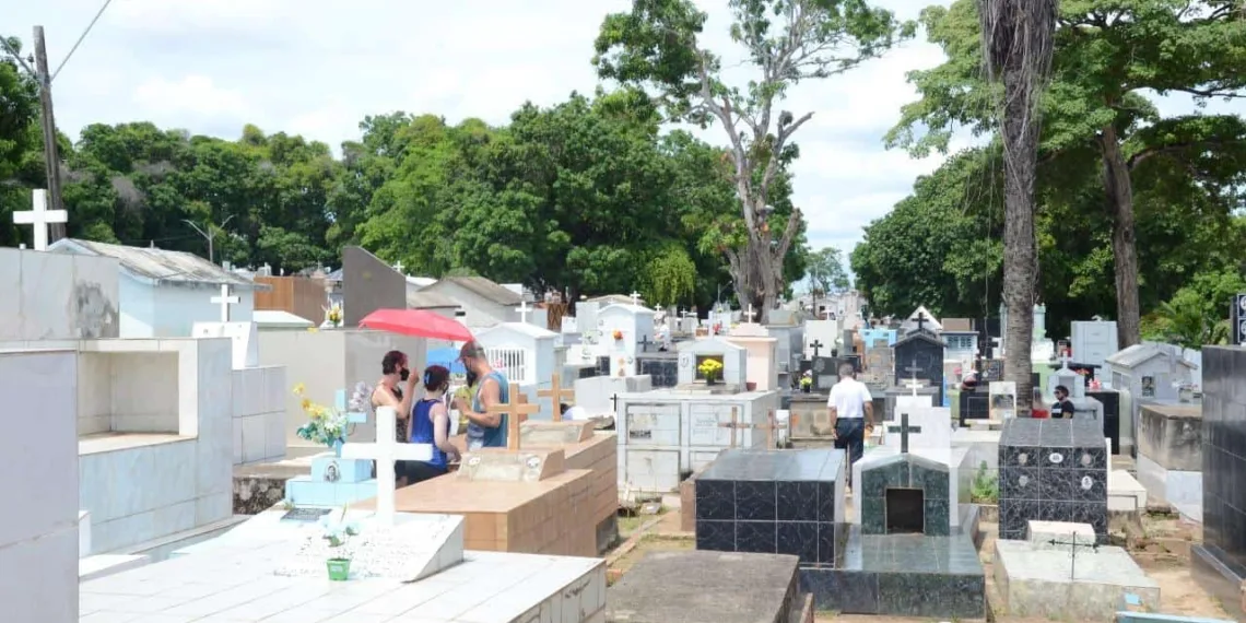 Veja o que abre e o que fecha no feriado de finados