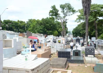 Veja o que abre e o que fecha no feriado de finados