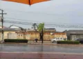 Forte chuva atinge Rio Branco, causa estragos e deixa casa destelhada na Av. Antônio da Rocha Viana