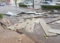 Forte chuva atinge Rio Branco, causa estragos e deixa casa destelhada na Av. Antônio da Rocha Viana