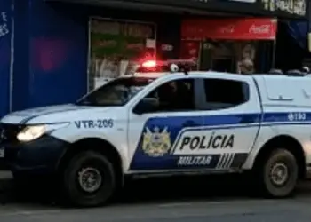 Polícia encontra suspeito ‘descansando’ em telhado após ser acionada para suposta morte por descarga elétrica na capital