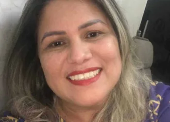 Escritora lança livros pedagógicos