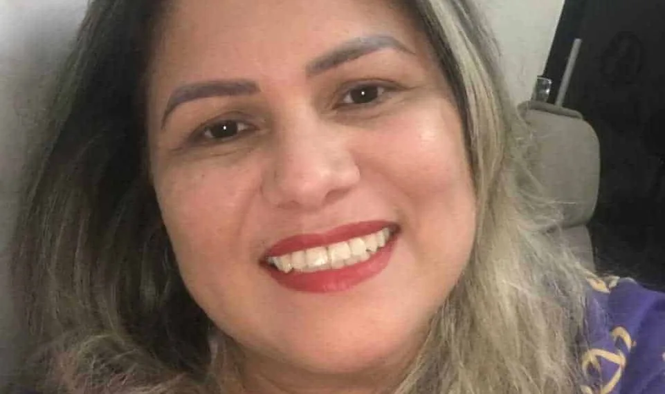 Escritora lança livros pedagógicos