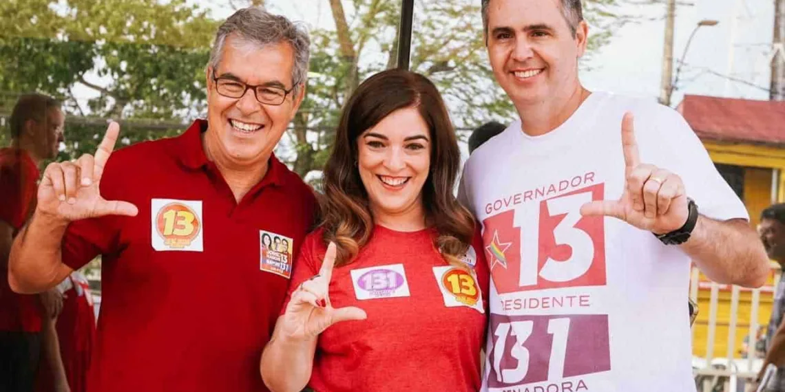 Candidata ao Senado Nazaré Araújo votou no Ministério Público do Trabalho acompanhada de Jorge Viana e Marcus Alexandre