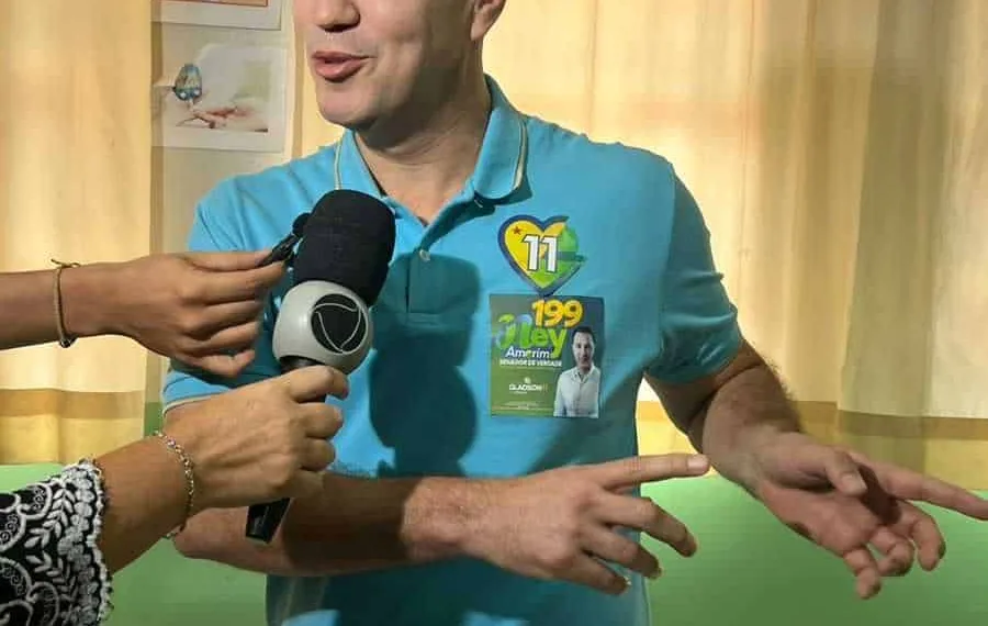 Acompanhado dos filhos, Ney Amorim vota no São José em clima de muito otimismo e gratidão ao povo do Acre