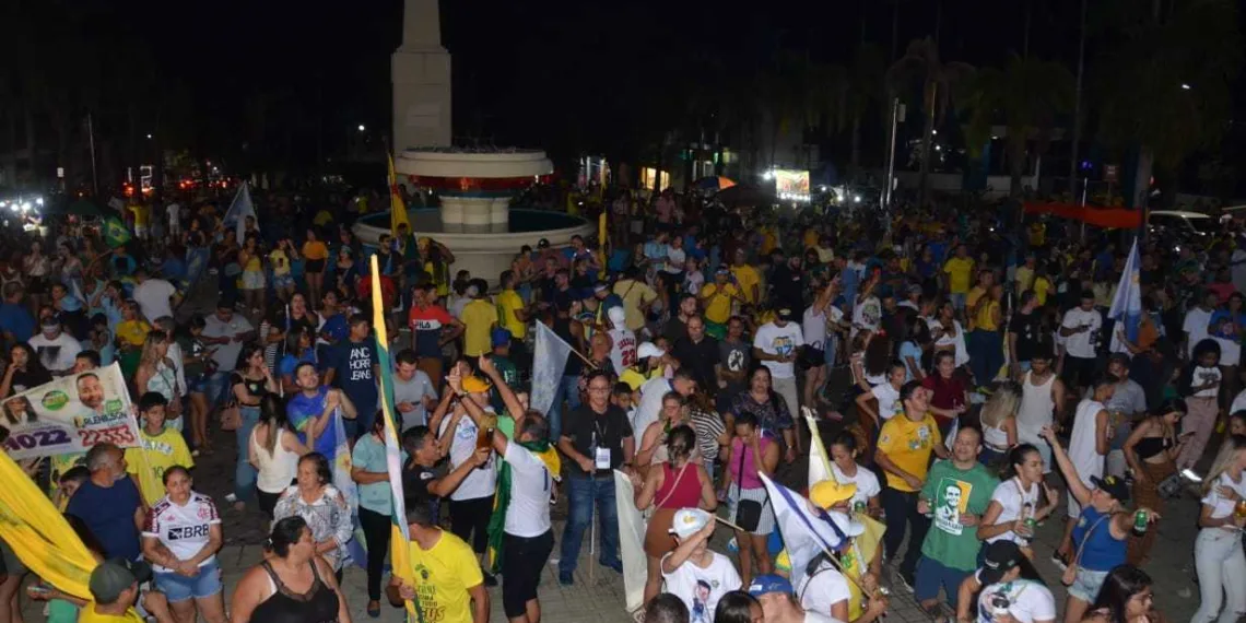 Eleitores festejam no centro de Rio Branco