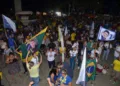 Apoiadores do governador reeleito, Gladson Cameli, festejam no centro de Rio Branco