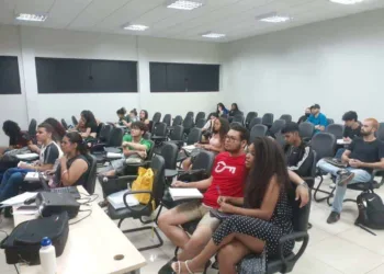 Alunos do Acre que enfrentaram o ensino remoto buscam reforço em cursos preparatórios para fazer prova do Enem