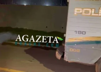 Dupla atira e lança granada contra a polícia na fronteira; confronto termina com um morto e cinco pessoas presas