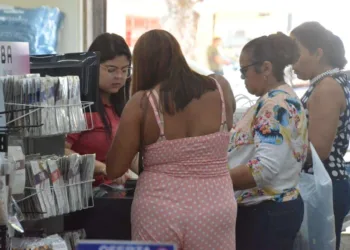 No Acre, setor de serviços cresce em fevereiro e tem 7º melhor variação do país