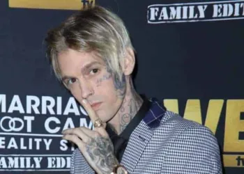 Irmã gémea e ex-noiva de Aaron Carter reagem à morte do artista: “Agora estás em paz…”