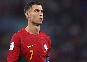 Cristiano Ronaldo acerta com novo clube e terá salário de incríveis R$ 1 bilhão por ano, informa jornal 13 Cristiano Ronaldo acerta com novo clube e terá salário de incríveis R$ 1 bilhão por ano, informa jornal