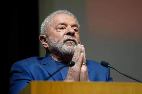 Lula tem alta do Hospital Sírio-Libanês após retirar lesão na laringe