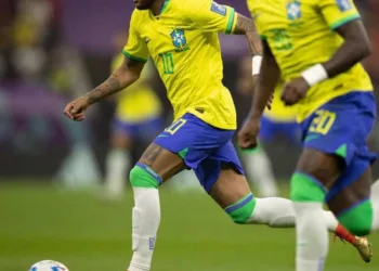 Neymar e Danilo estão fora da fase de grupos da Copa